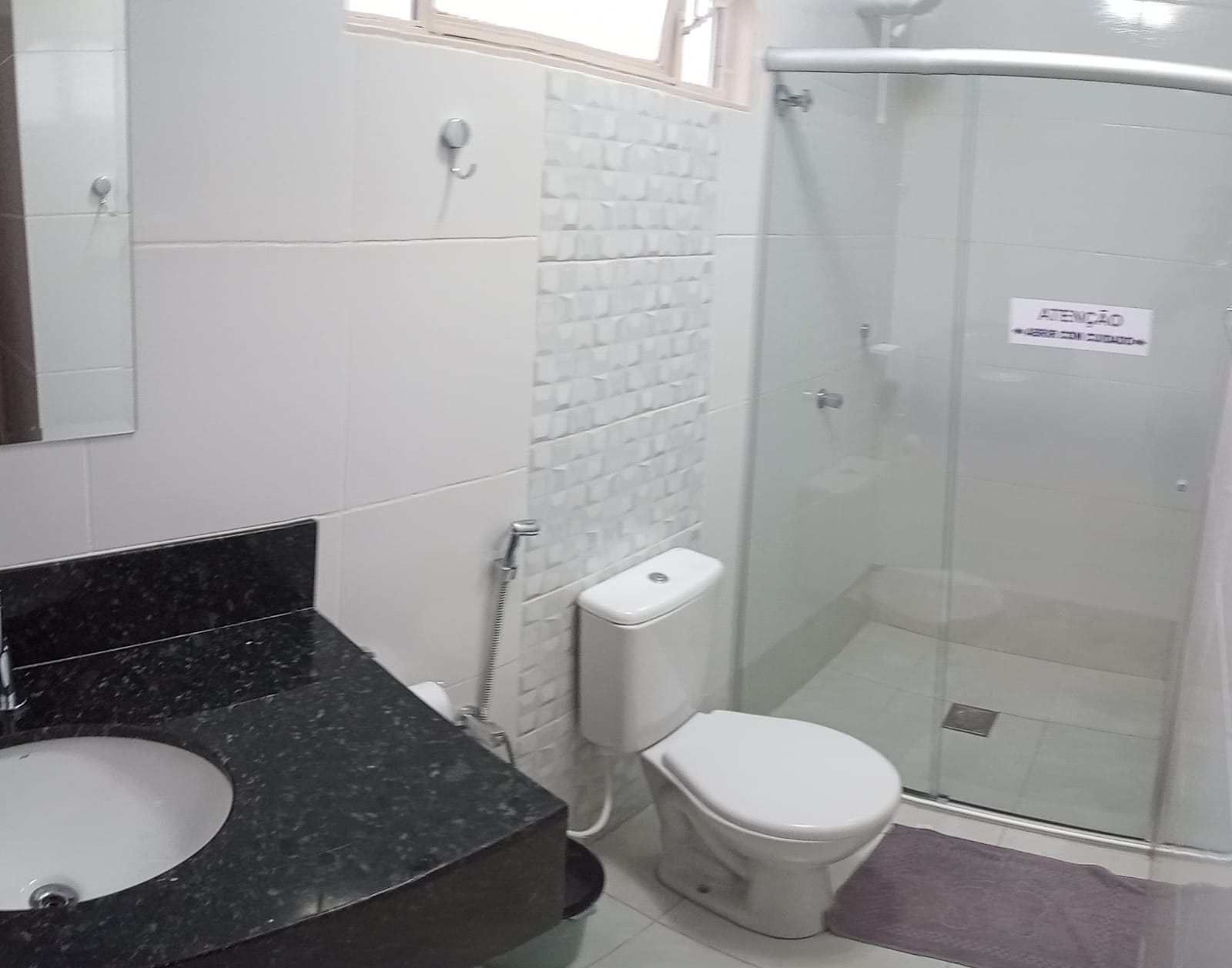Luxo Single — banheiro modernizado