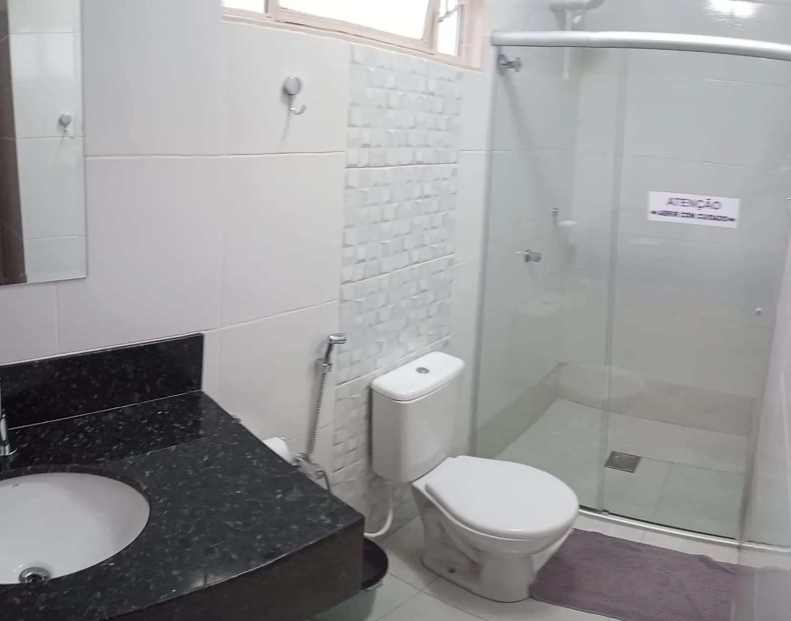 Standard Single — banheiro modernizado